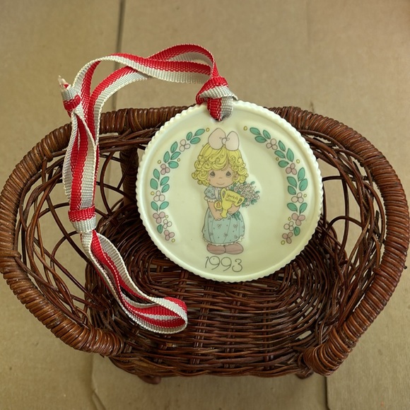 THE ENESCO 1993 PRECIOUS MOMENTS CHRISTMAS ORNAMENT - Picture 11 of 13